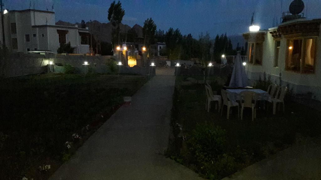 Hotel Mandalchan Лех Екстер'єр фото
